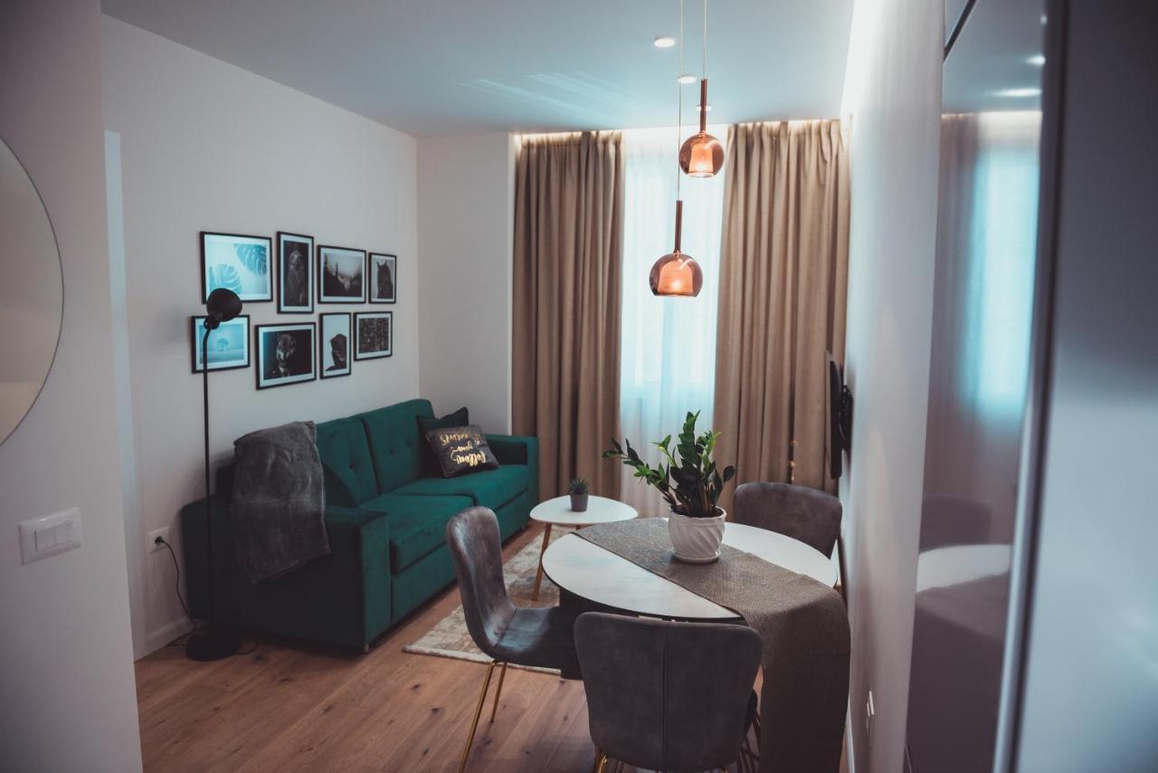 Tam Skanderbeg Square City Center Apartment No2 טיראנה מראה חיצוני תמונה
